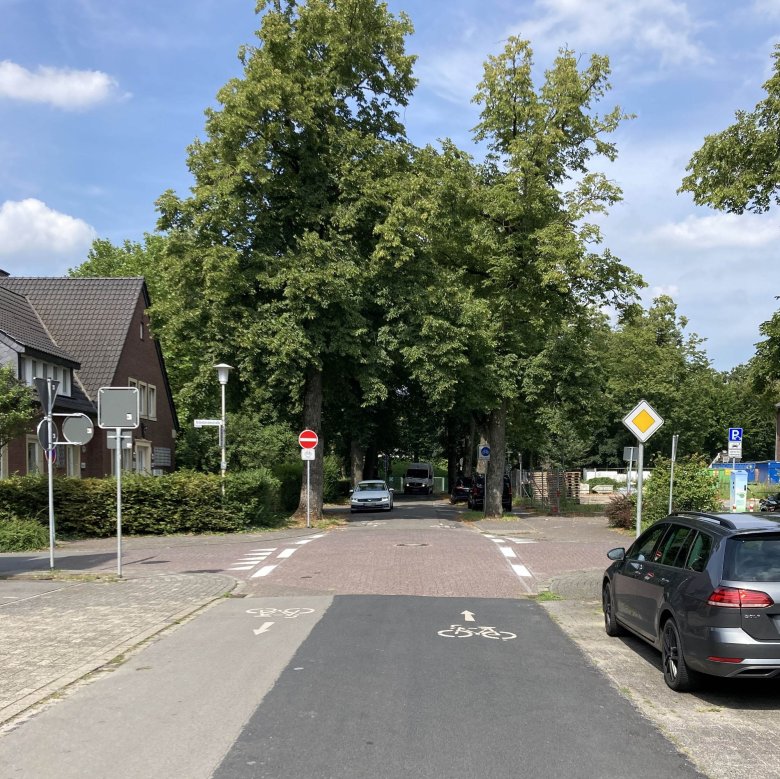 Blick auf die Kreuzung Eschweg / Brändströmstraße vom Eschweg aus