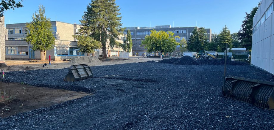 Die Baustelle zur Schulhof-Sanierung an der Gesamtschule Gronau.