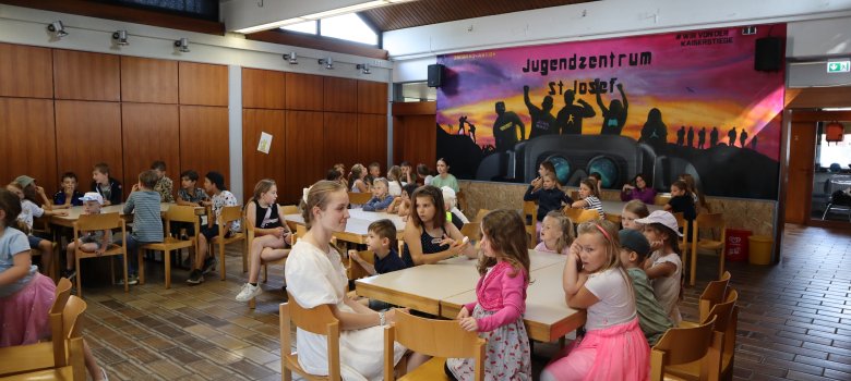 Gruppenfoto im Saal