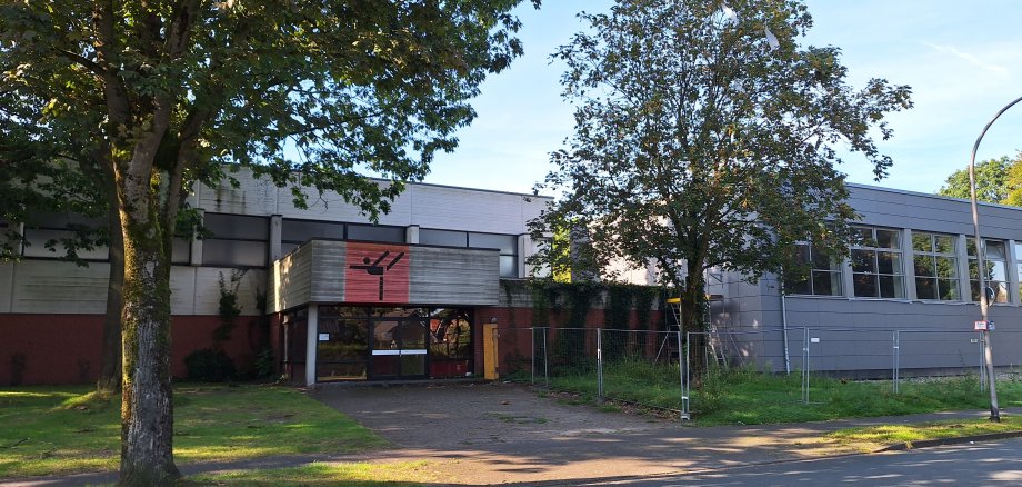 Außenansicht der derzeit im Bau befindlichen Turnhalle in der Gasstraße.