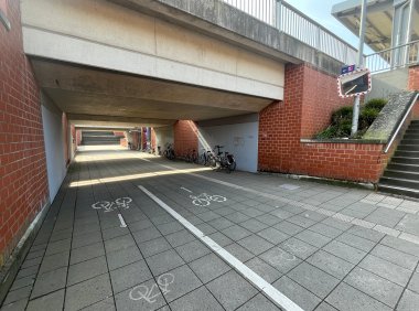 Unterführung für Radfahrer und Fußgänger am Bahnhof